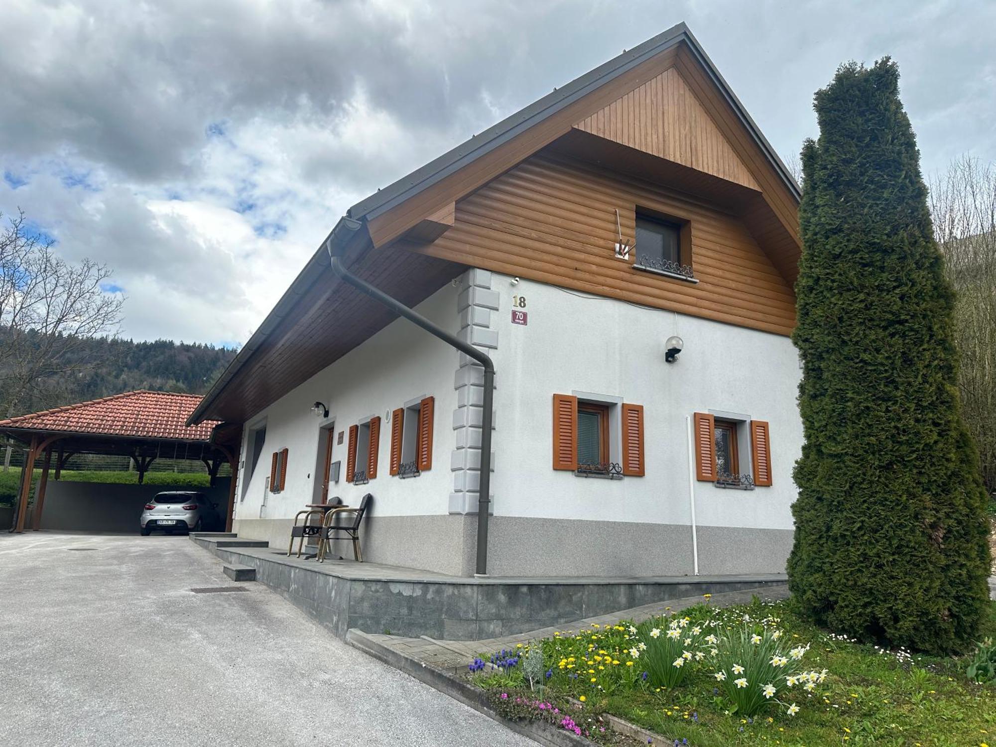 Domacija Vodnik & Apartments Cerklje na Gorenjskem Exterior foto
